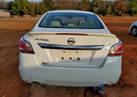 2015 Nissan Altima 2.5 из США, поврежденный, VIN 1N4AL3AP2FC251365